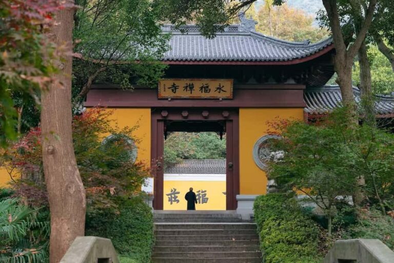 Hangzhou: Lingyin Temple and Feilai Peak Guided Tour - Practical Details: Navigating the Tour