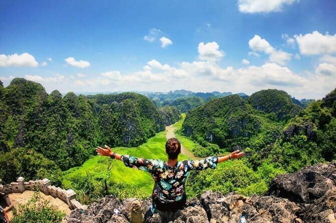 Hanoi: Deluxe Tour Discover Hoa Lu, Trang An Grottoes, Mua Caves - Why This Tour Offers Great Value