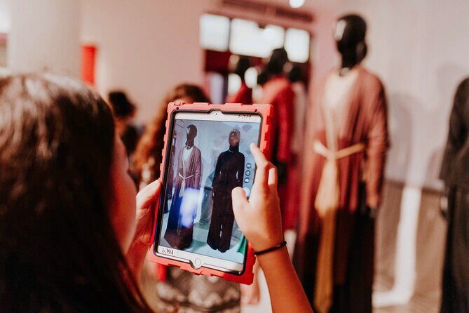 Hanoi Luxury City Tour 1 Day by Limousine and Deluxe Lunch - FAQs