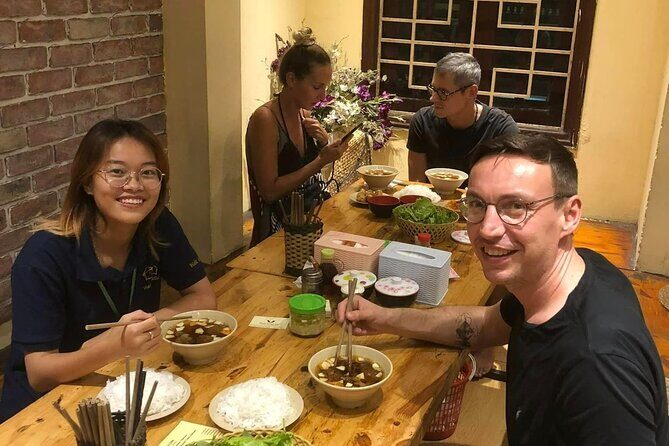 Hanoi Walking Street Food Tour with local Guide - Key Points