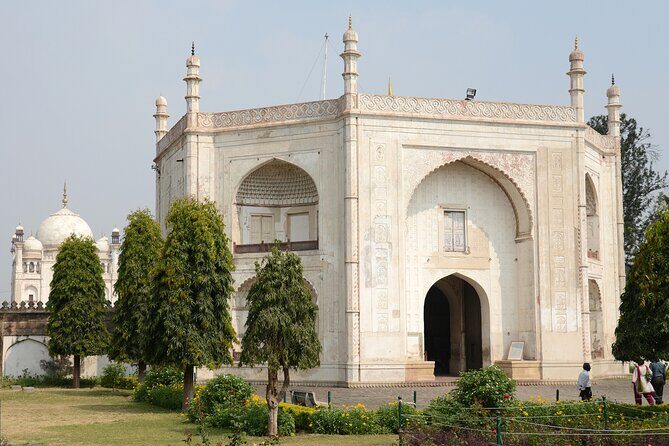 Heritage & Cultural Walk of Aurangabad (2 Hours Guided Walking Tour) - What Travelers Are Saying (Based on Reviews)