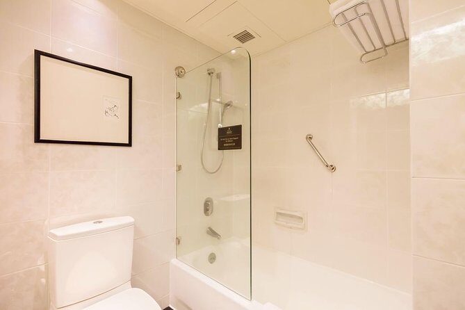 HongKong Regal Airport Hotel Package with Disneyland & Ngong Ping Cable Car Tour - What the Reviews Reveal