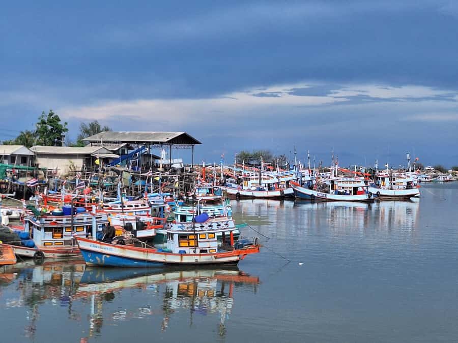 Hua Hin: Cha-Am Beach Tuk-Tuk Tour & Buddhist Ceremony - Detailed Breakdown of the Itinerary