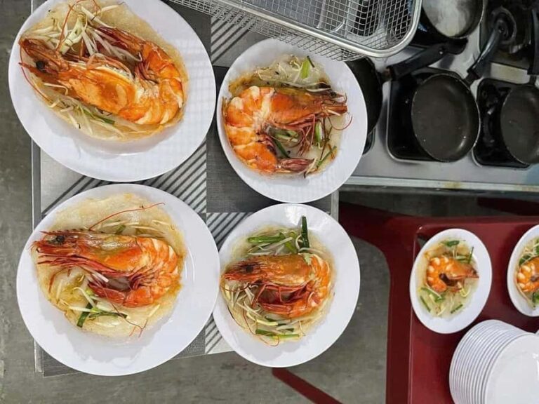 Hue to Hoi An Coastal Tour with Local Breakfast - Experience Quality and Practical Details
