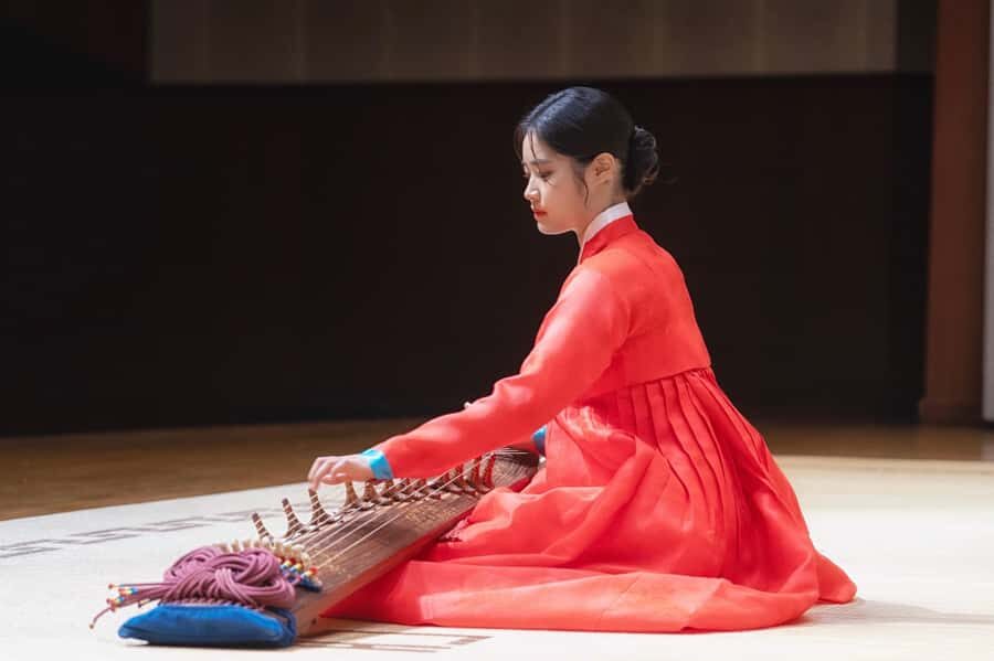 Itaewon Seoul: Gayageum Class with Hanbok Photo Session - Detailed Breakdown of the Itinerary