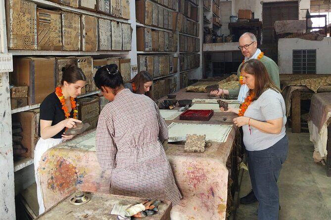 Jaipur Local Shopping Tour with Pickup & Drop-off - What Makes This Tour Stand Out