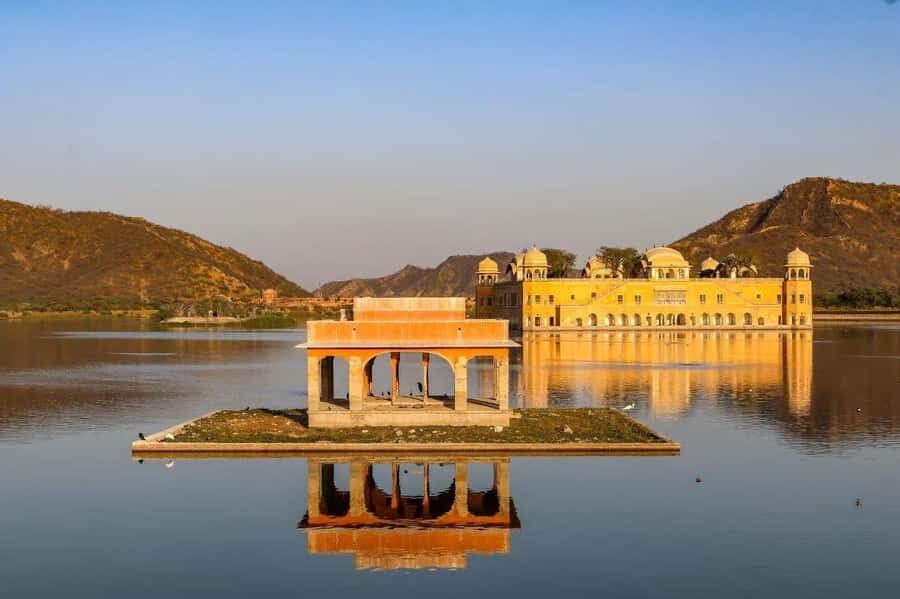 Jaipur: Private Luxury Full Day Guided City Tour By Car - Hawa Mahal: The Palace of Winds