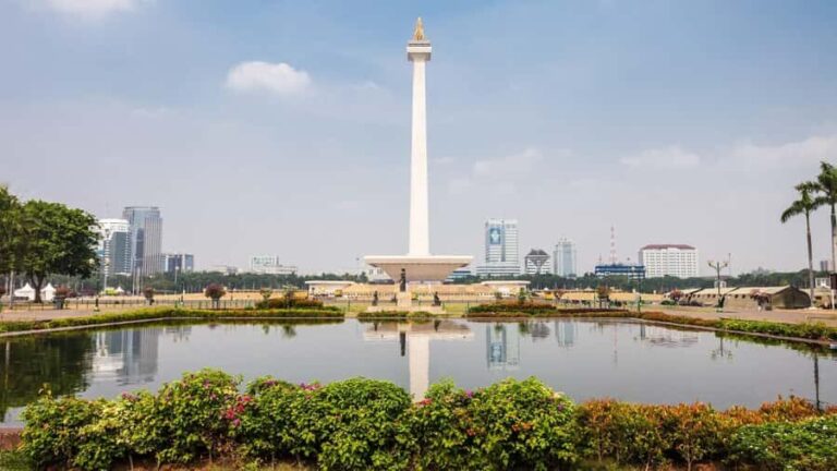 Jakarta: Guided Instagram Tour of Monas - A Close Look at the Jakartan Highlights