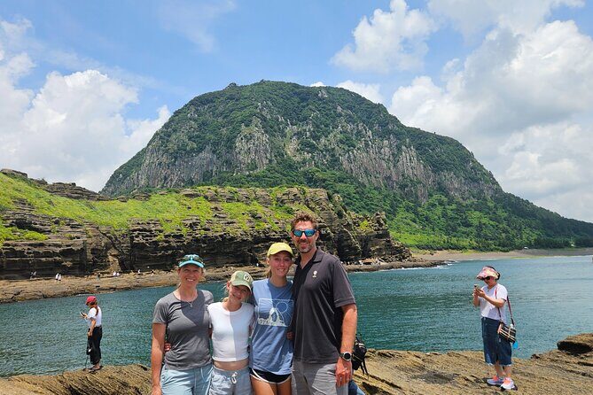 Jeju West Small Group Tour with Lunch and Tangerine Picking - Who Should Consider This Tour?