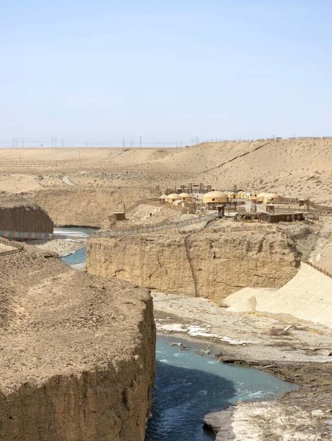 Jiayuguan Day Tour: Murals, Great Wall & Frontier Landmarks - Exploring Jiayuguan: From Murals to Deserted Borders