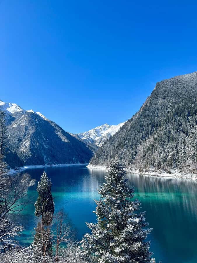 Jiuzhaigou Valley: UNESCO Colorful Lakes & Tibetan Village