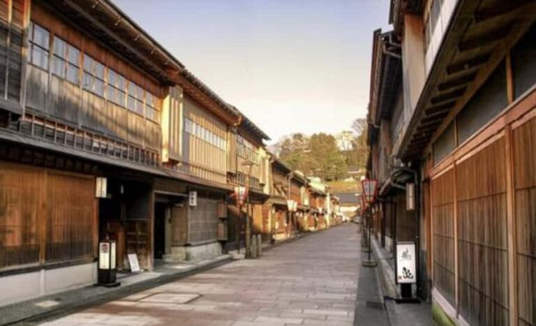 Kanazawa: Higashi Chaya District Guided Walking Tour - Exploring Kanazawas Higashi Chaya District