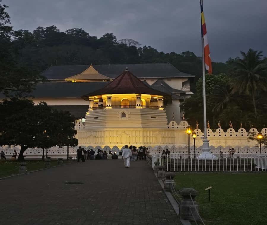Kandy: Night Tour with Boat Safari, Cultural Show & Temples - Practical Tips to Maximize Your Experience