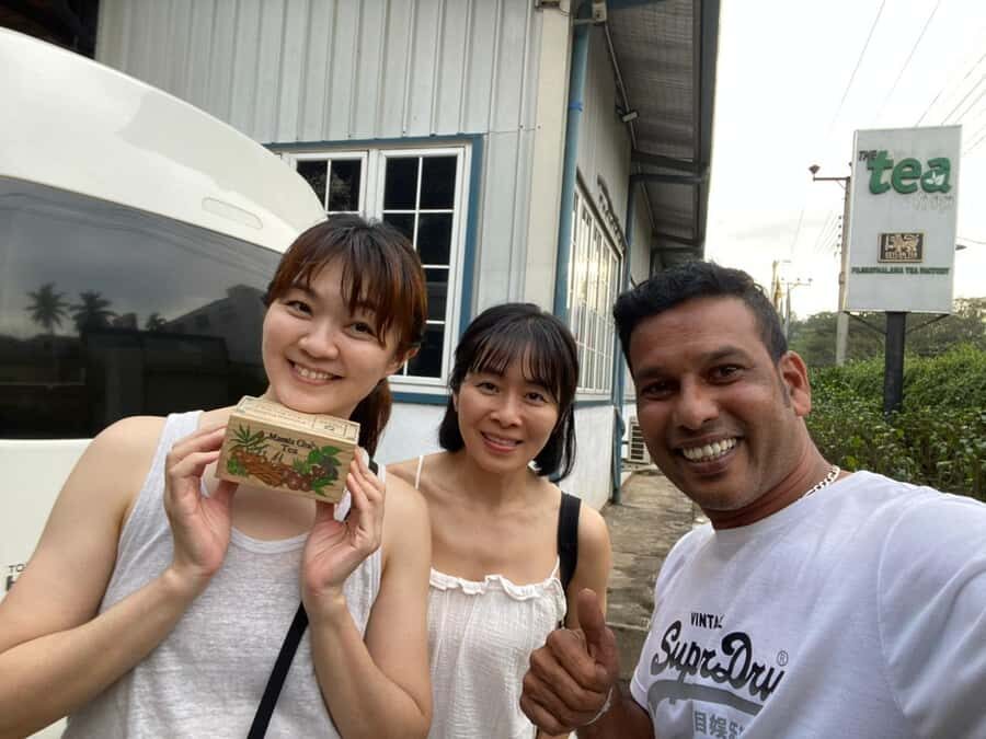 Kandy Shopping Tour by Tuk Tuk with Sri Lankan Roti Tasting - What Makes This Tour Stand Out?