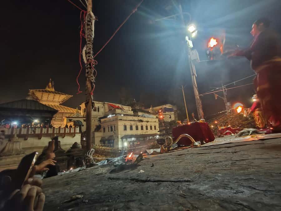 Kathmandu: Pashupatinath Temple Evening Aarati & Cremation - Exploring the Ancient Courtyards and Shrines