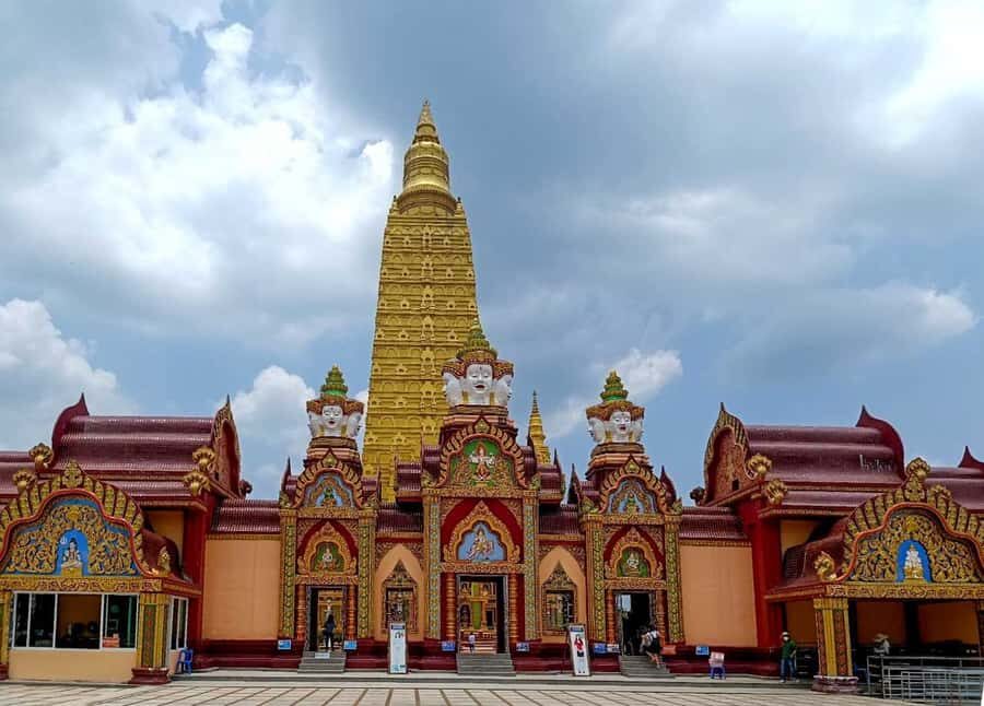 Khao Lak: Three Temples Tour in Phang Nga - Visiting Bang Riang: Architectural Grandeur and Scenic Vistas