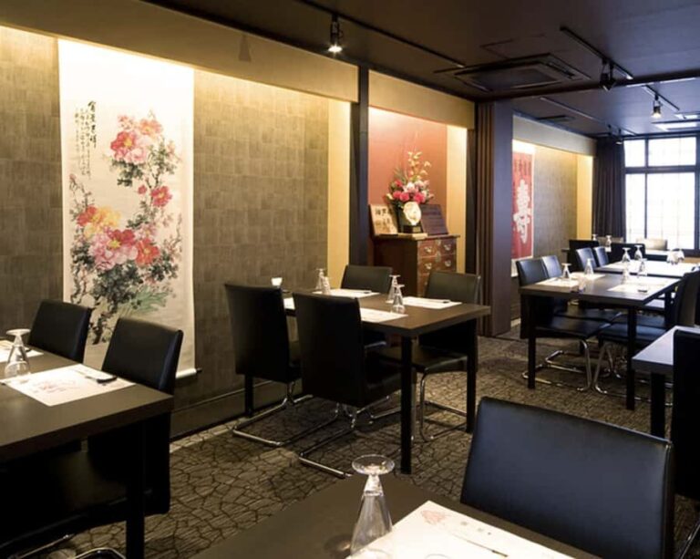 Kobes Top Restaurant Reservation for A5 Kobe Beef & Sushi - Who Is This Tour Best For?