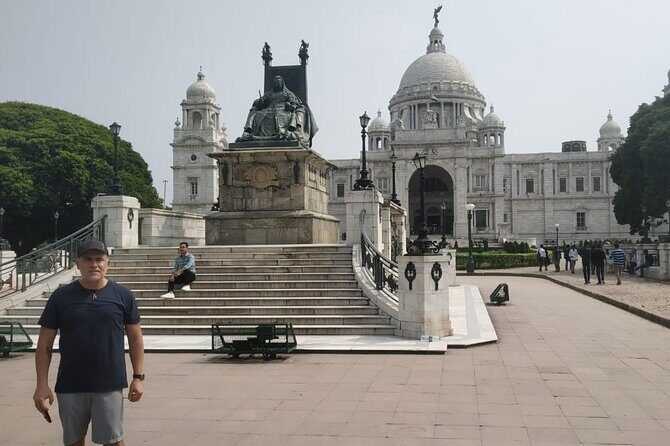 Kolkata: The City of Joy and Spiritual Marvels - Transportation and Group Size
