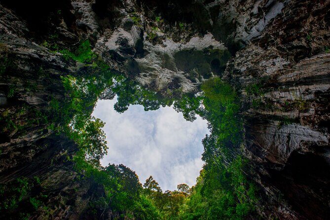 Kuala Lumpur Batu Caves Temple tour with Breakfast and Lunch - Practical Details and Logistics