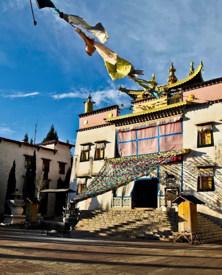 Kunming: Local Market, Ethnic Village & Dragon Gate Day Tour - Exploring Yunnan Ethnic Village: A Cultural Kaleidoscope
