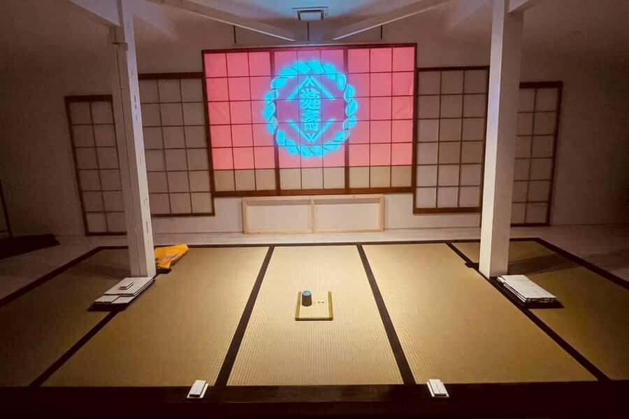 Kyoto Gion: Traditional Tekkaba Dice Gambling Experience - Stepping into the Machiya: A Glimpse of Historic Kyoto