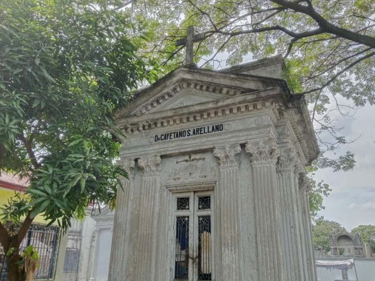 La Loma Catholic Cemetery Walking Tour - Transportation, Group Size, and Value