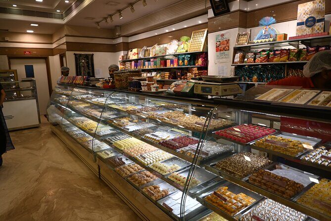 Lalbagh Garden Afternoon Walk + VV Puram Evening Food Street Walk - Transition to Food: VV Puram Food Street