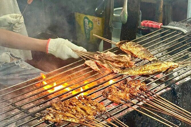 Leshan Giant Buddha Half Day Tour with Local BBQ Dinner - The Food Experience: Authentic Leshan BBQ