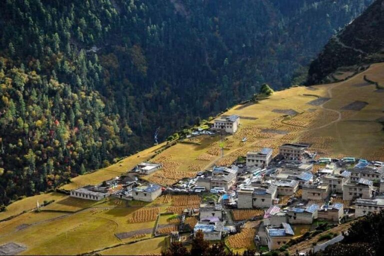 Lhuentse Dzong & Khoma Village Tour  4 Days / 3 Nights - Exploring Lhuentse Dzong: The Heart of Royal Heritage