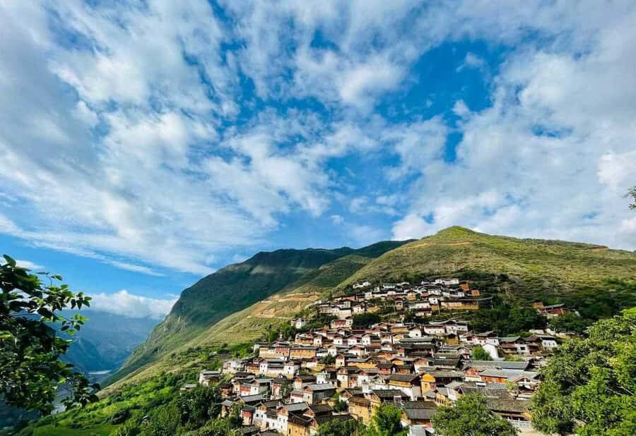 Lijiang: Remote Naxi Baoshan Rock Village Guide Tour - What to Expect: A Day of Scenic Beauty and Cultural Insights