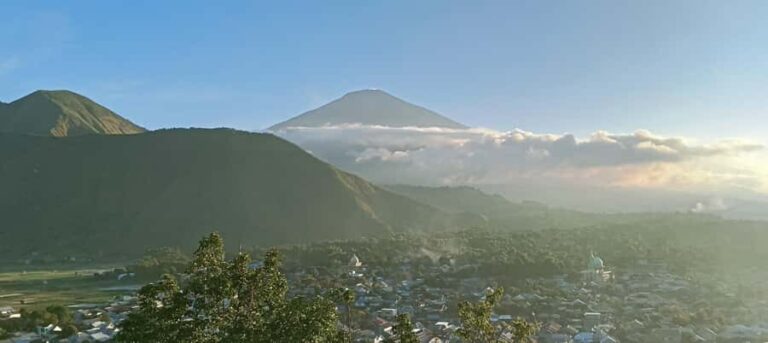 Lombok Escape: Nature, Culture & Sembalun Highlands Day Trip - Cultural Encounters in Traditional Villages