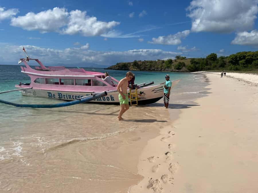 Lombok Private Pink Beach & 3 Gilis Island Hopping Tour - Detailed Breakdown of the Itinerary