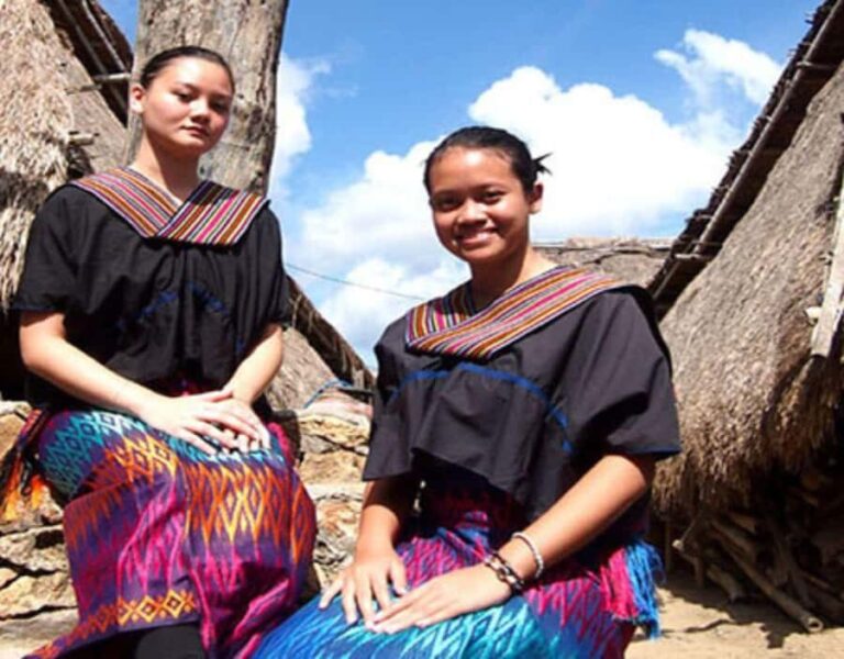Lombok: Sasak Traditional Villages and Beaches Tour - Discovering Lombok’s Traditional Villages