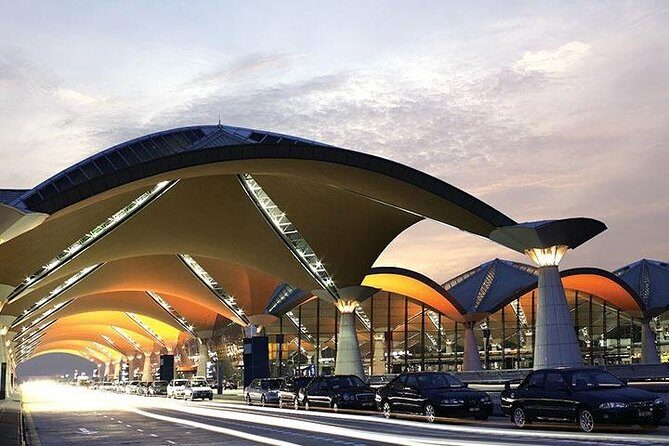 Luxury MPV One-Way Transfer Between KUL Airport and Melaka - Vehicle Comfort & Features