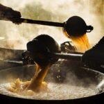 Maeklong Railway & Damnoen Saduak Floating Market Tour  Full Day - Stop 1: Mae Klong Railway Market (Hoop Rom Market)