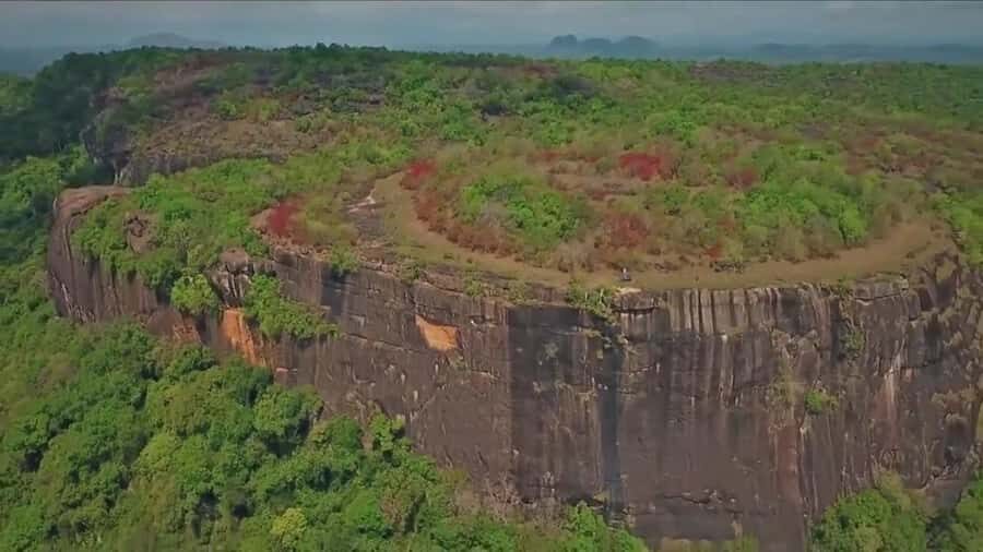 Mahiyanganaya: Danigala Alien Rock Guided Hike with Pickup - The Experience in Detail