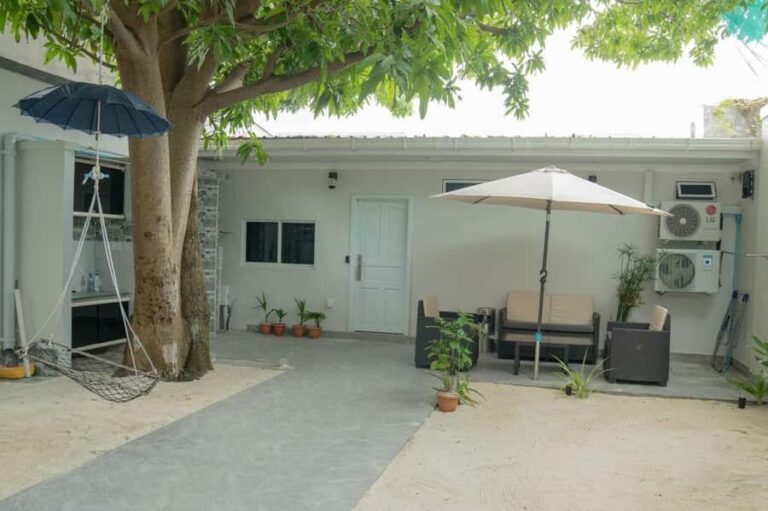 Maldives: Male' to Naifaru Island 5-Day Guided Tour - Transportation & Group Size