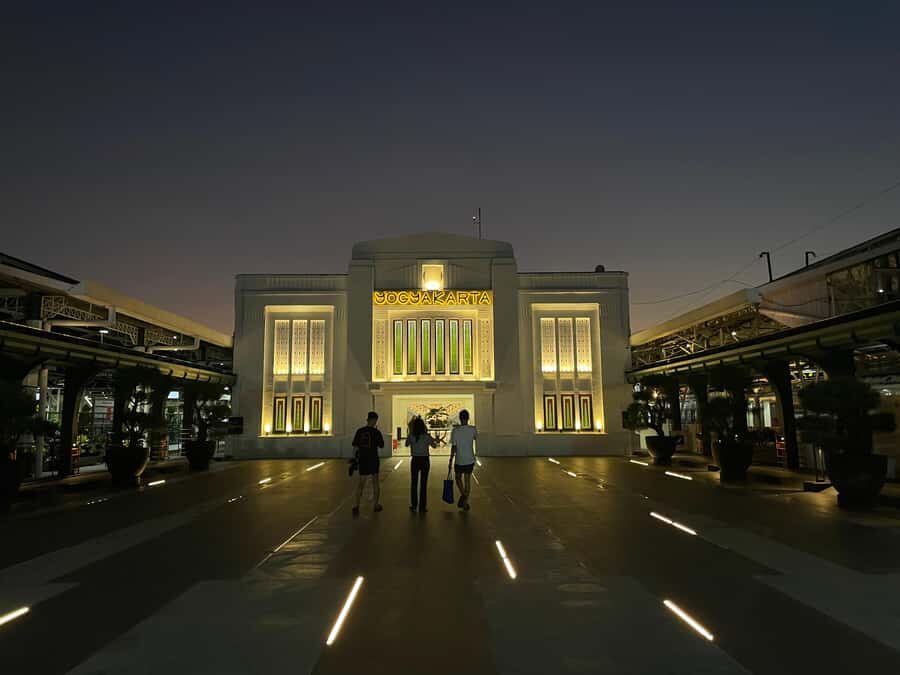 Malioboro Street Walking Tour with 5 local snacks tasting - FAQ