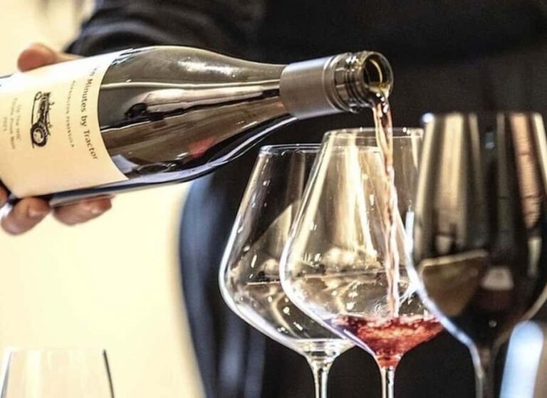 Melbourne: Mornington Peninsula Wine Tour with Lunch - Transportation and Group Size