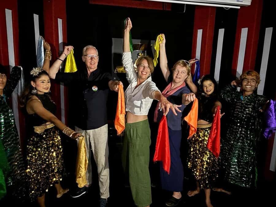 Mumbai: Private Bollywood Studio Tour & Indian Cooking Class - What You Need to Know