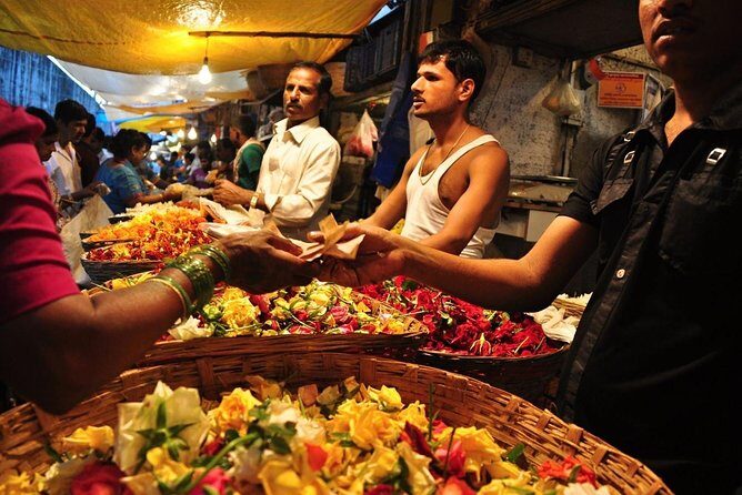 Mumbai Tour by Public Transport - Authentic Experiences Gained