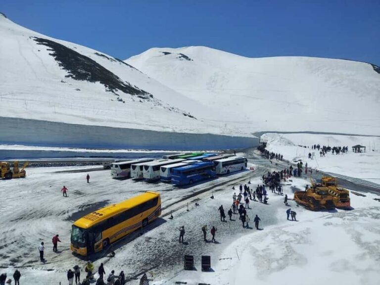 Nagoya: Shirakawa-go, Takayama & Snow Wall 2-Day Tour - Who Will This Tour Suit?