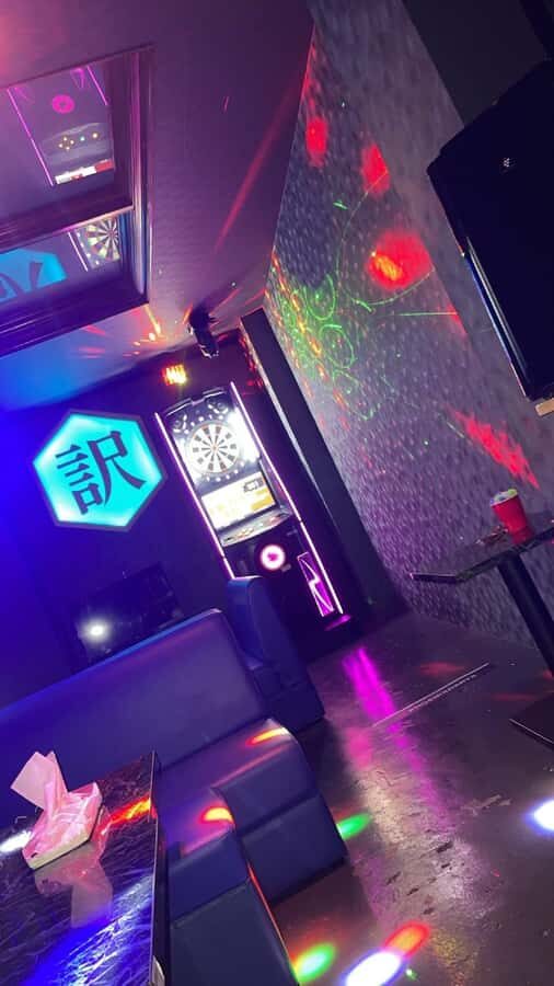 Naha: Karaoke & Darts Snack Bar "Wakeari ()" - An Intro to Wakeari: A Laid-back Okinawan Nightlife Experience