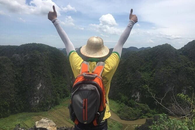 Ninh Binh 2 days 1night: Hoalu,Mua Cave, Tamcoc,Bai Dinh,Trang An - Discovering Hoa Lu and Mua Cave