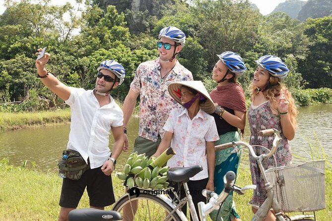 Ninh Binh Deluxe day Tour: Hoa Lu - Trang An - Mua Cave - Navigating the Trang An Grottoes