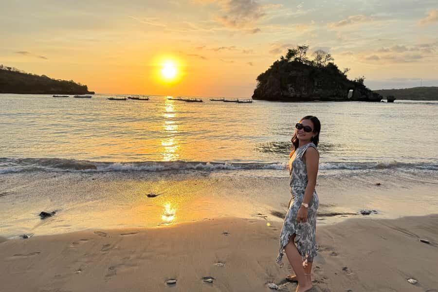 Nusa Penida: Eco-Conscious Sunset Tour West Nusa Penida - Sunset at a Scenic Viewpoint