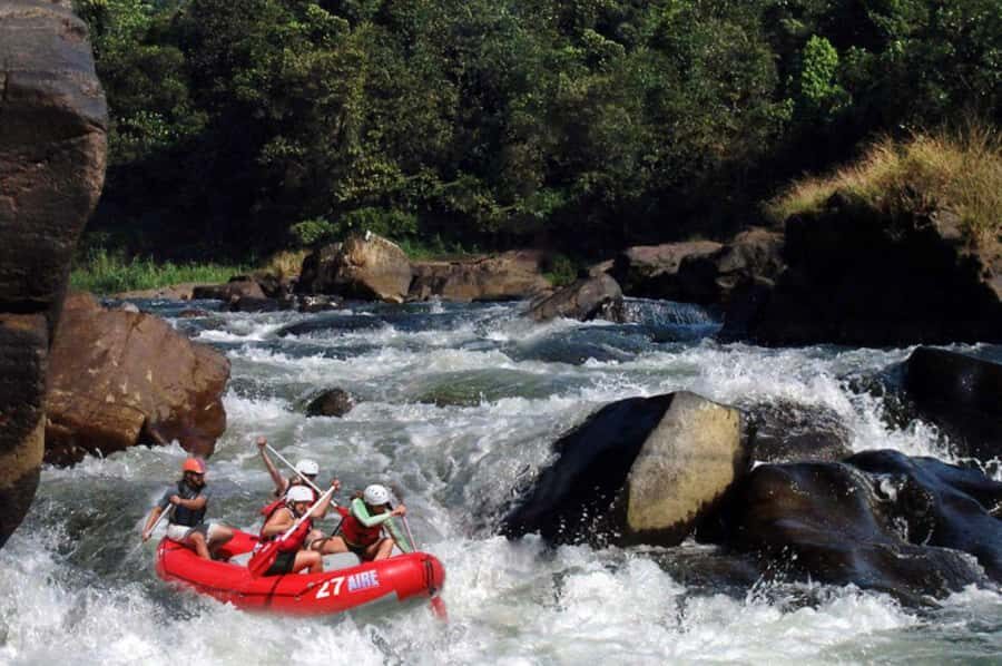 Nuwara Eliya/Hatton: Rafting, Ziplining, Lunch and Transfers - The Rafting Experience: Tackle the Kelani River Rapids