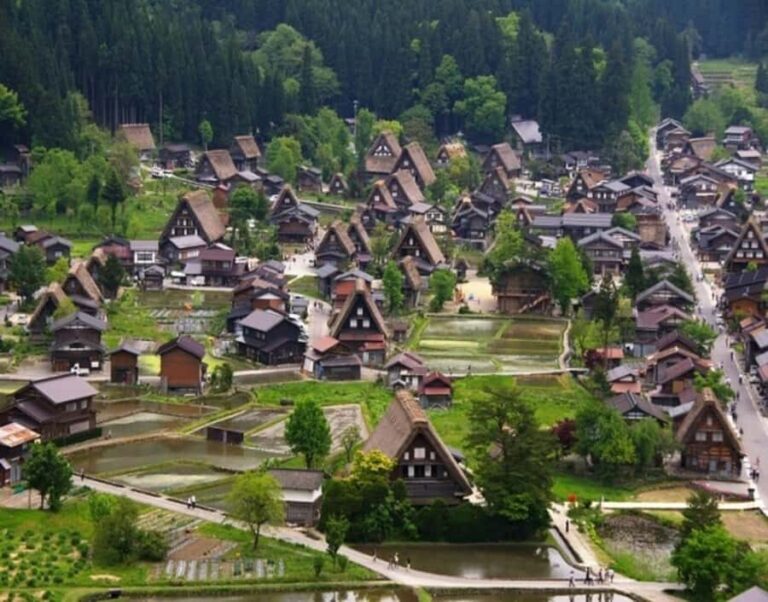 Osaka: 2-Day Hida Takayama, Shirakawa-go & Tateyama Tour - The Transport and Group Experience