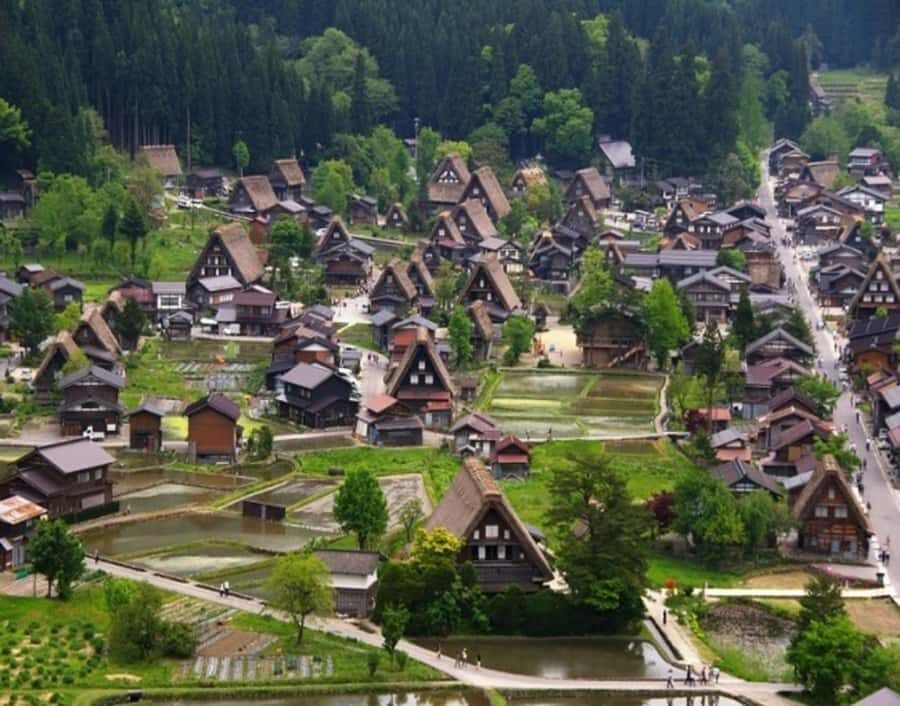 Osaka: 2-Day Hida Takayama, Shirakawa-go & Tateyama Tour - The Transport and Group Experience