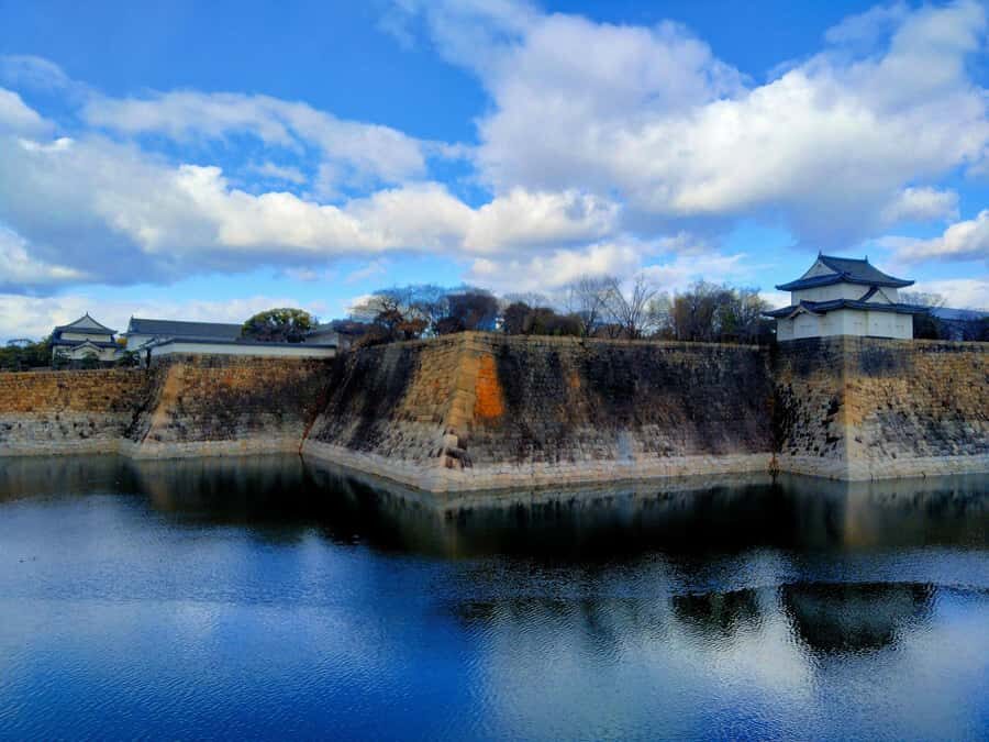 Osaka Castle Hidden Gem Walk Tour + Multilingual Audio Guide - Who Should Consider This Tour?